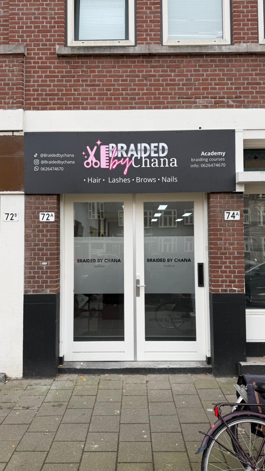 Braided by Chana gevelreclame